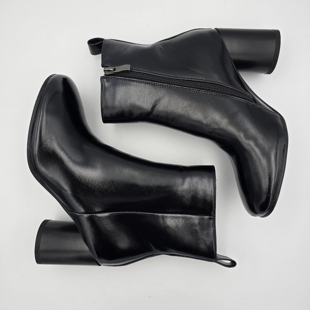 Like-new WetKiss Black Patent Block Heel Round Toe Ankle Booties, Women's Size 6 - Picture 12 of 16